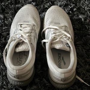 Brooks Sneakers